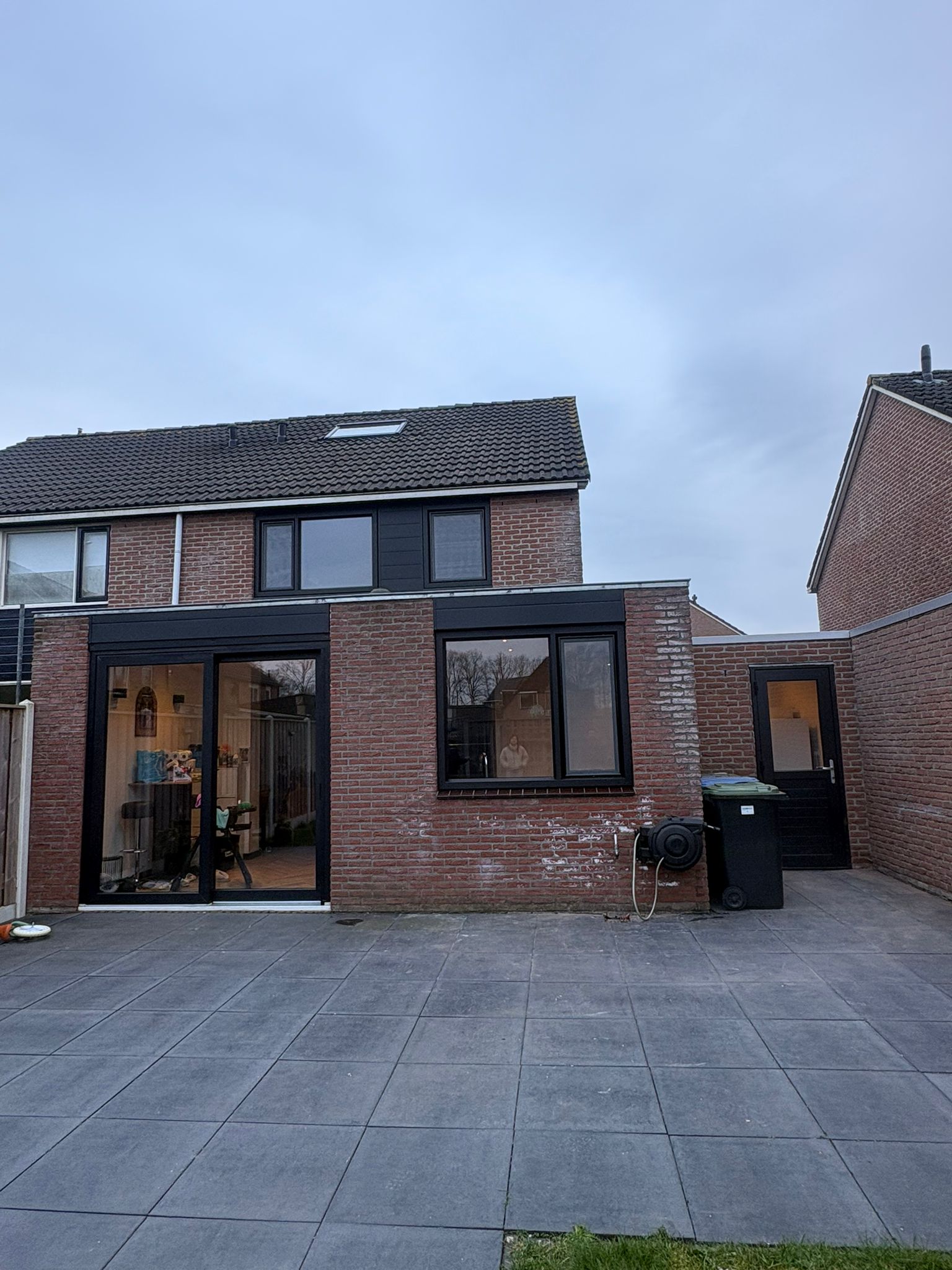 Achterkant na kozijnen